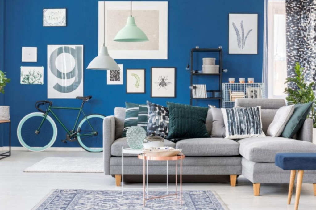 what color goes with navy blue home decor
